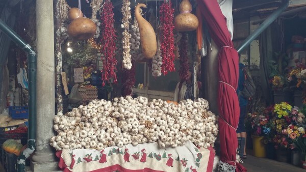 Garlic display at Bolhao Market