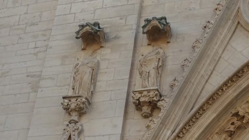 Headless statues outside the Cathedrale de Lyon